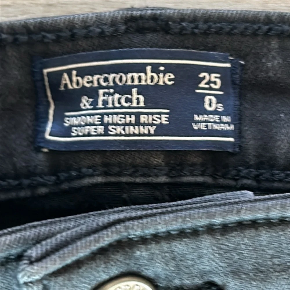 Abercrombie Simone high rise super skinny jeans in black size 25